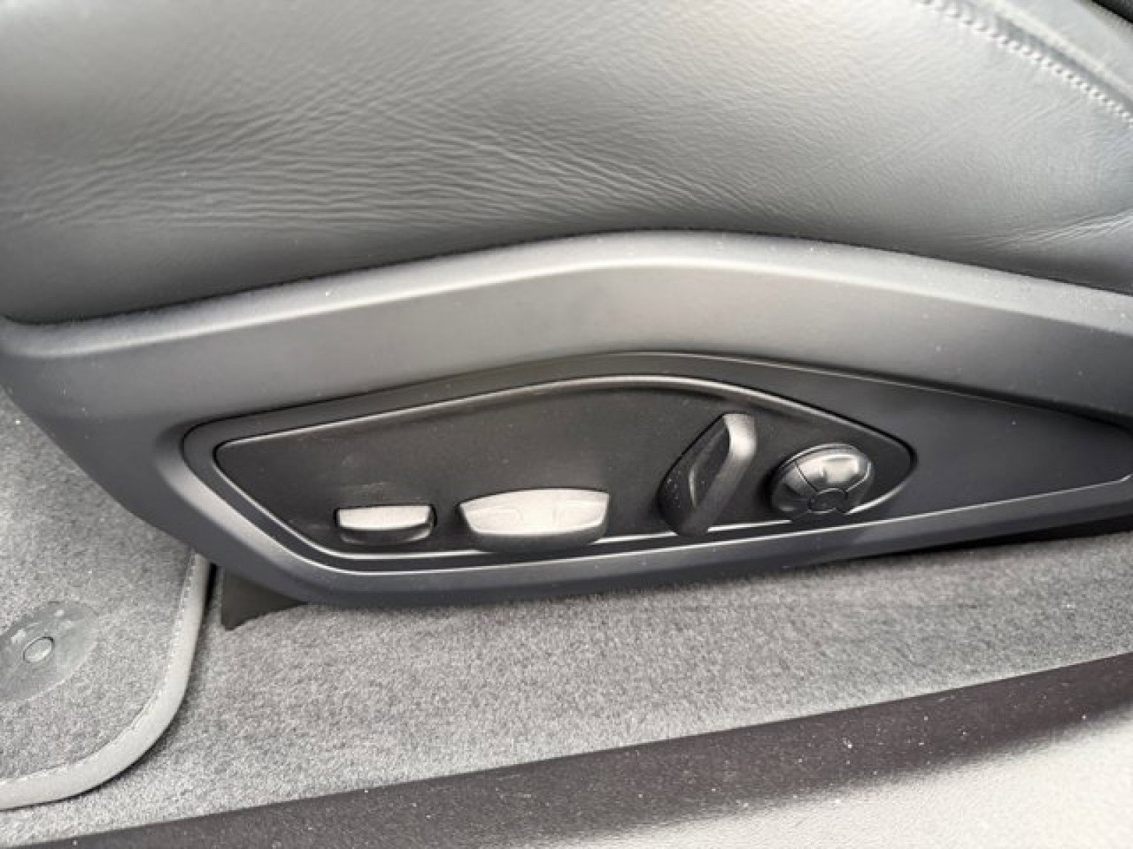 Used 2023 Audi RS e-tron GT w/ Carbon Performance Package image 11