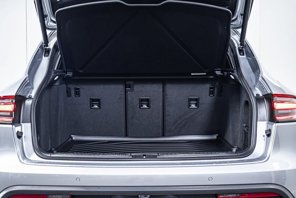 Certified 2025 Porsche Macan image 19