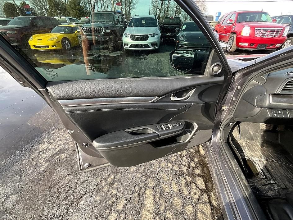 Used 2017 Honda Civic Touring image 11