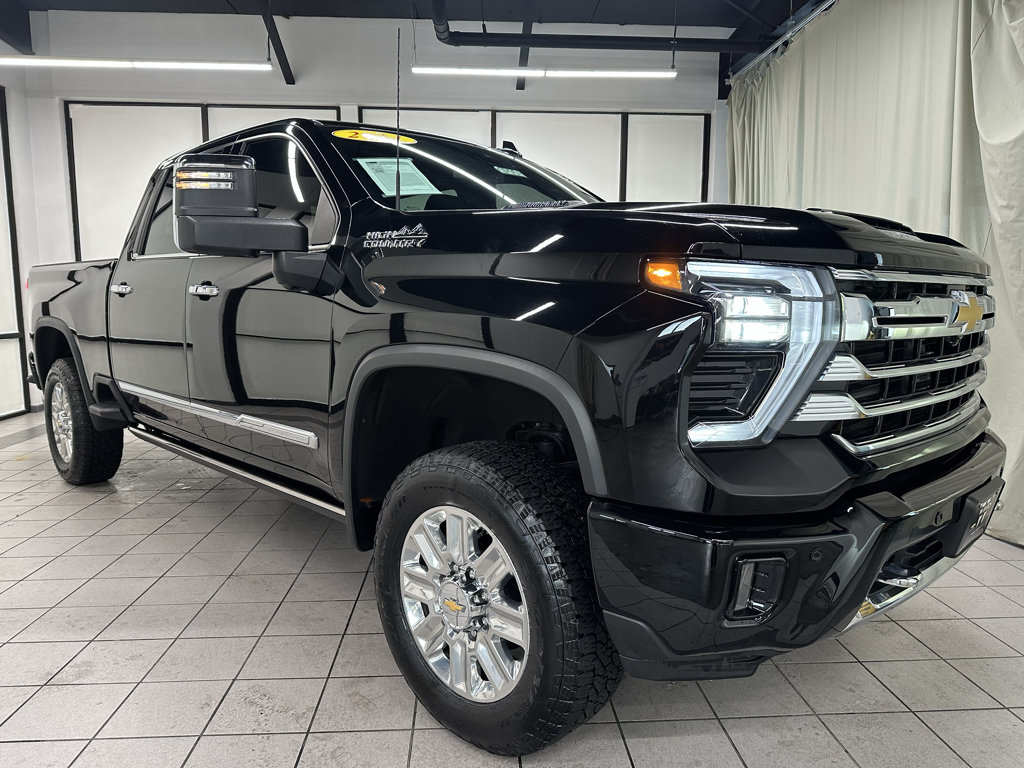 Used 2024 Chevrolet Silverado 2500 High Country AWD/4WD image 2