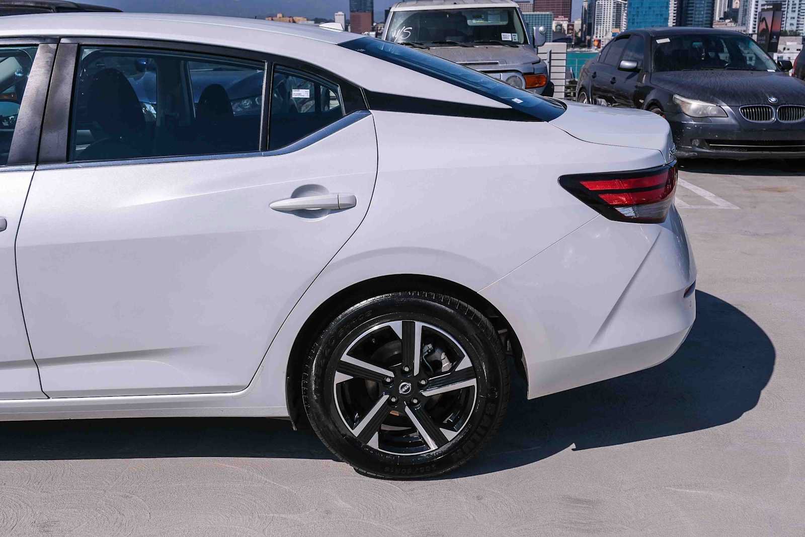 Used 2024 Nissan Sentra SV FWD image 8