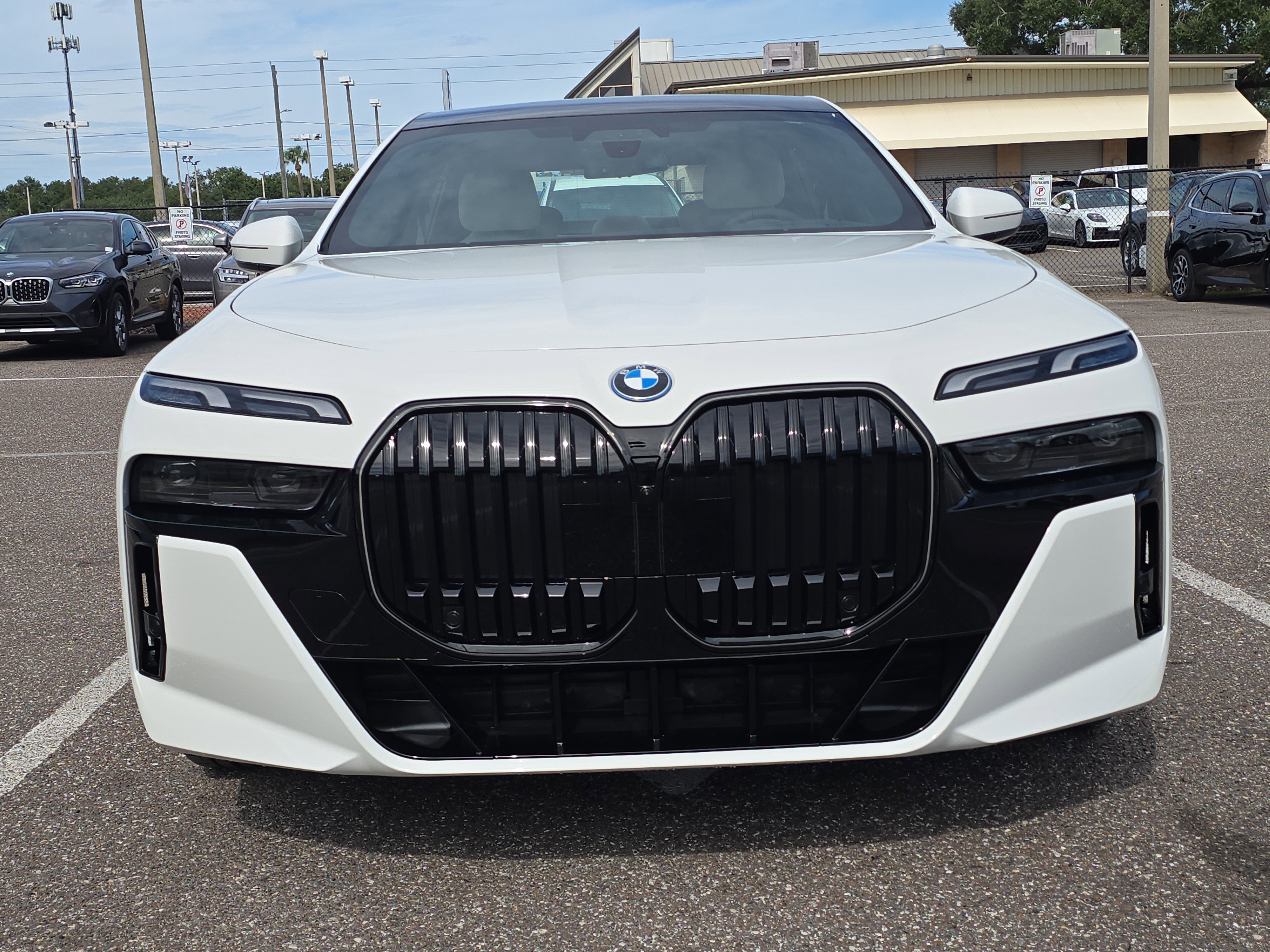 New 2026 BMW 750e xDrive image 3