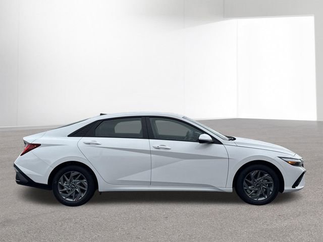 New 2026 Hyundai Elantra Blue image 31