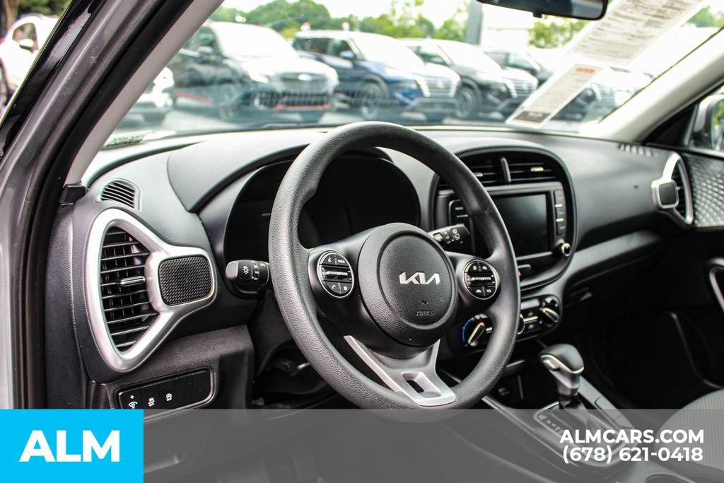 Used 2025 Kia Soul LX w/ LX Technology Package FWD image 22