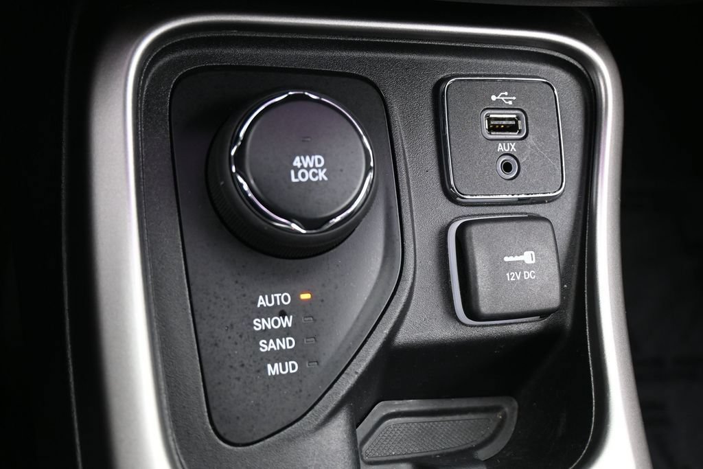 Used 2018 Jeep Compass Latitude w/ Popular Equipment Group AWD/4WD image 25