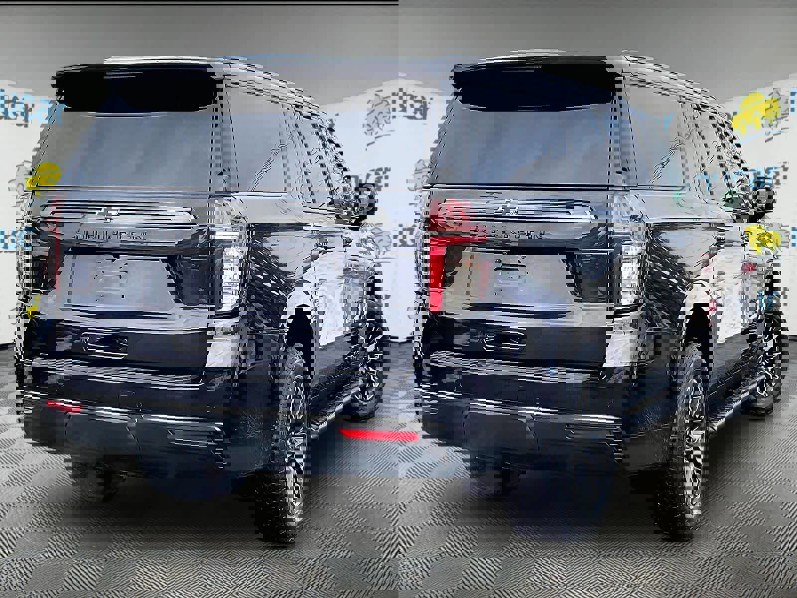 Used 2022 Chevrolet Suburban Z71 w/ Luxury Package image 6