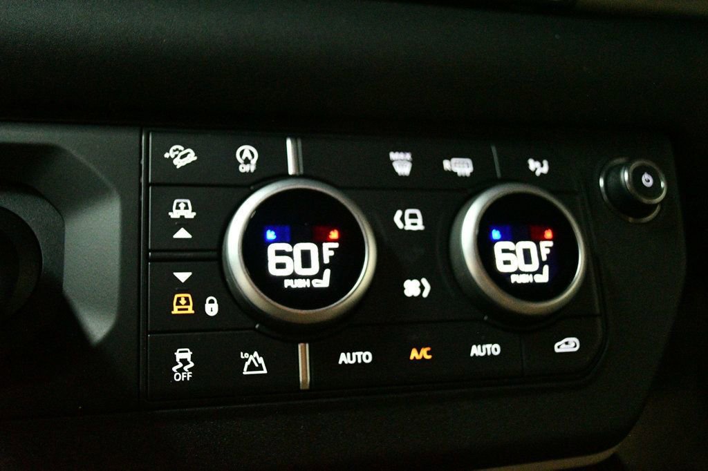 Used 2024 Land Rover Defender 110 S AWD/4WD image 59