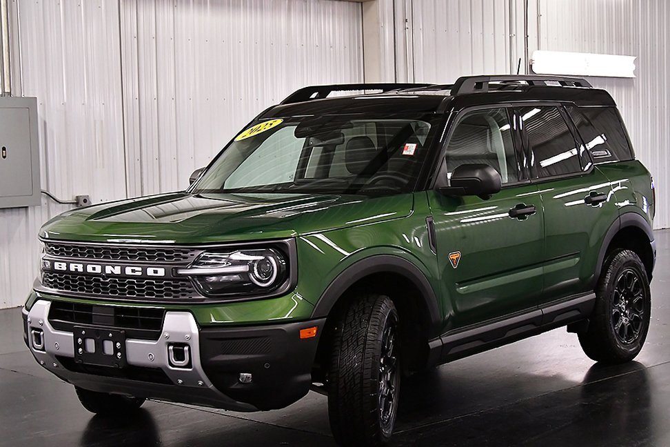Used 2025 Ford Bronco Sport Badlands image 3