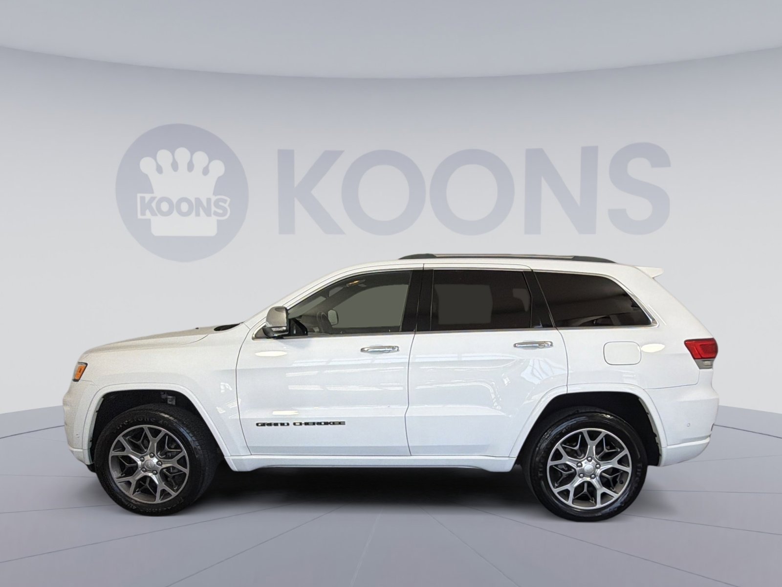 Used 2020 Jeep Grand Cherokee Overland image 2