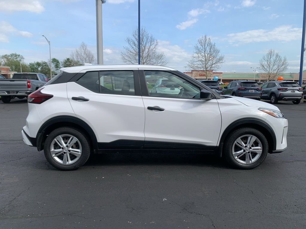 Used 2024 Nissan Kicks S image 2