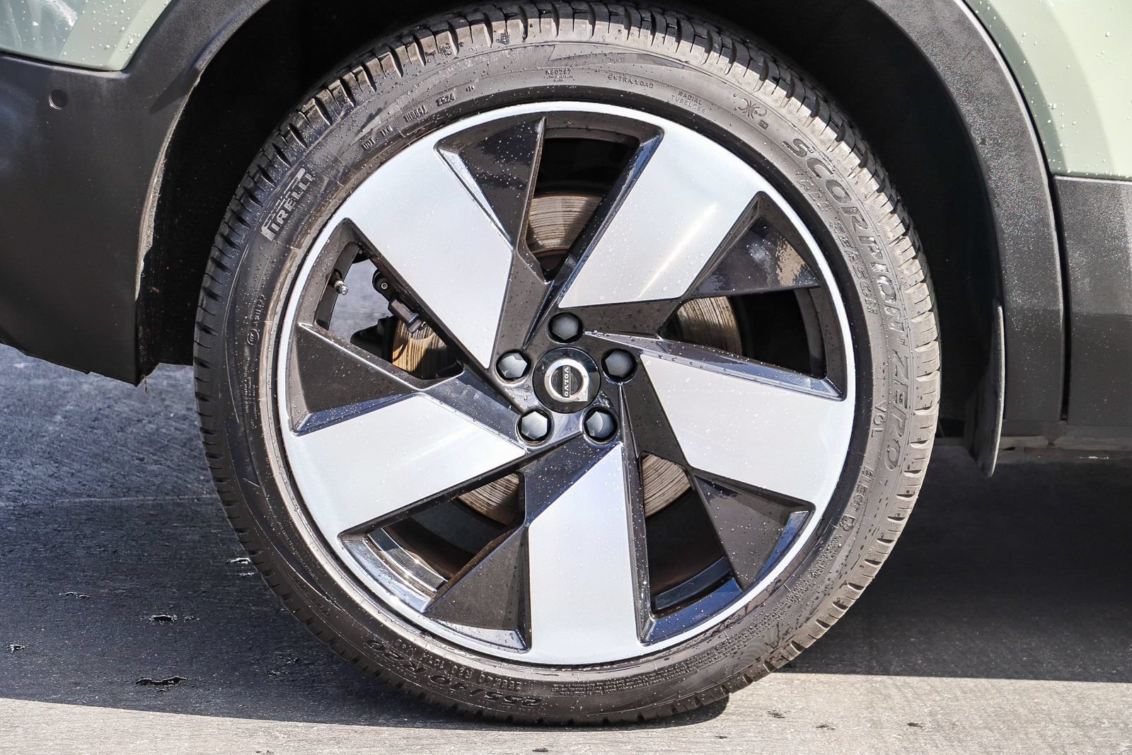 Used 2023 Volvo XC40 Recharge Ultimate AWD/4WD image 12