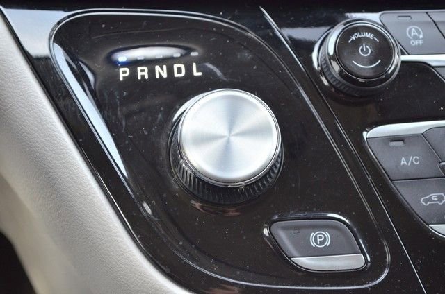 Used 2024 Chrysler Pacifica Touring-L image 25