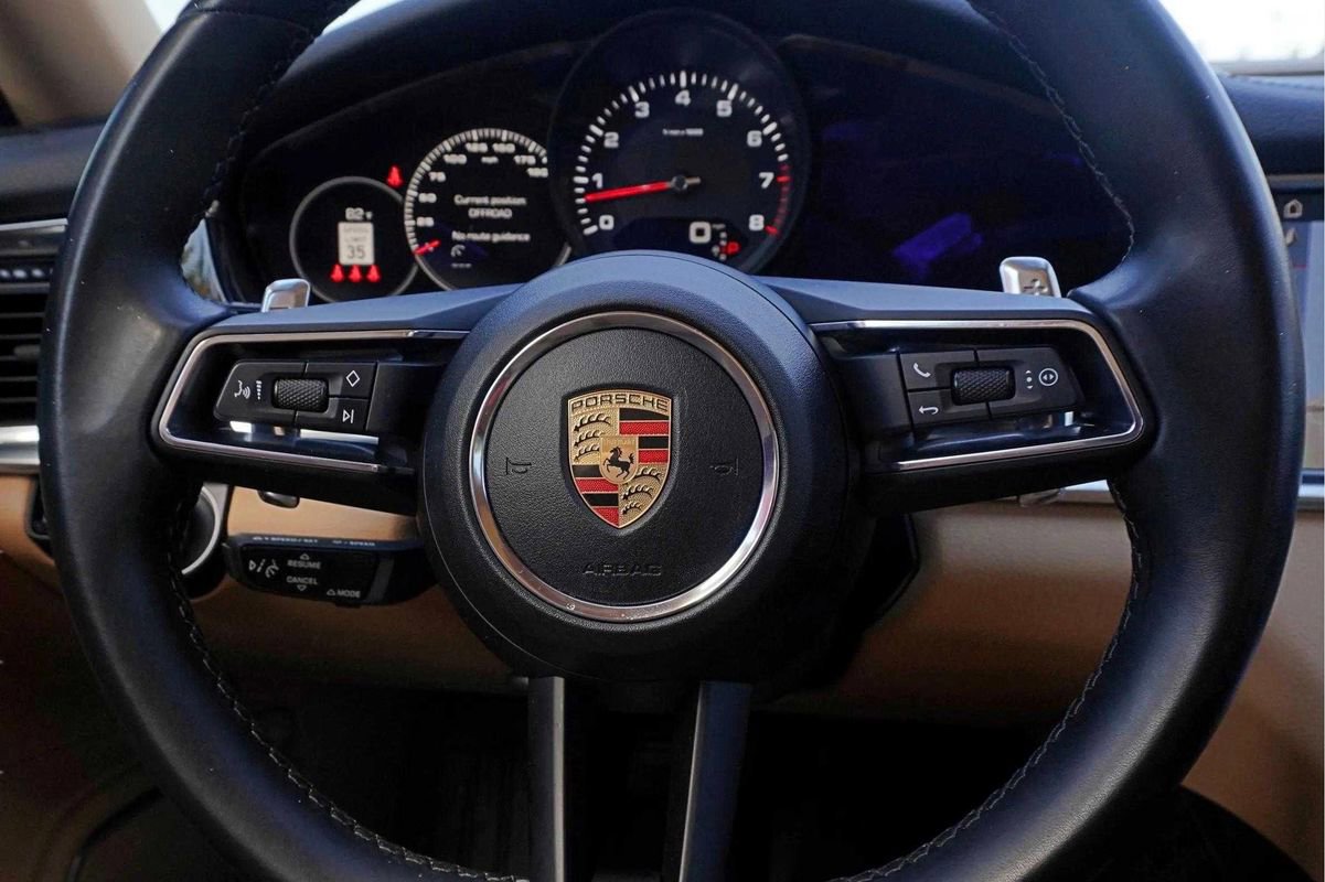 Used 2021 Porsche Panamera w/ Premium Package image 25