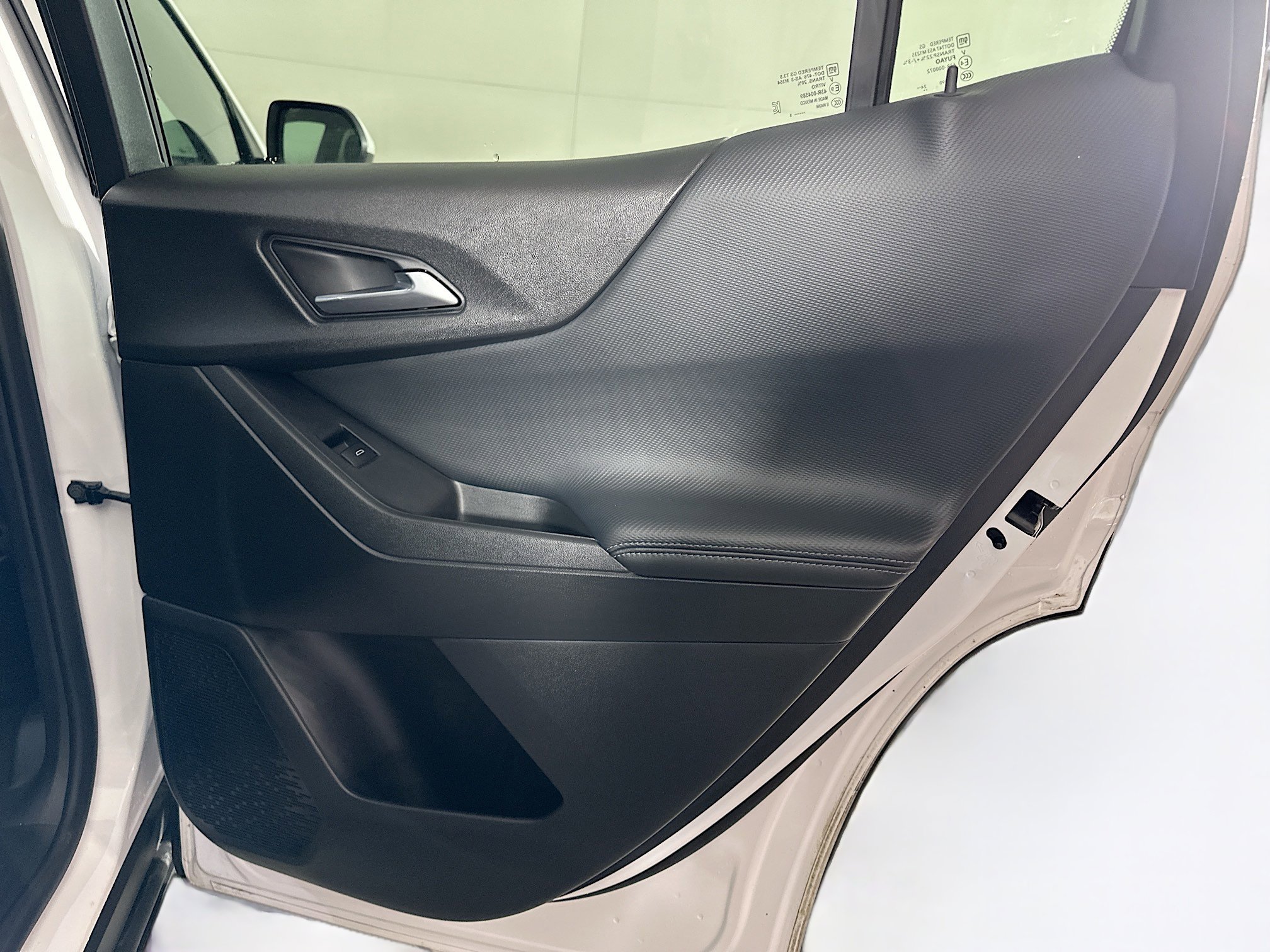 Used 2025 Chevrolet Equinox LT image 29