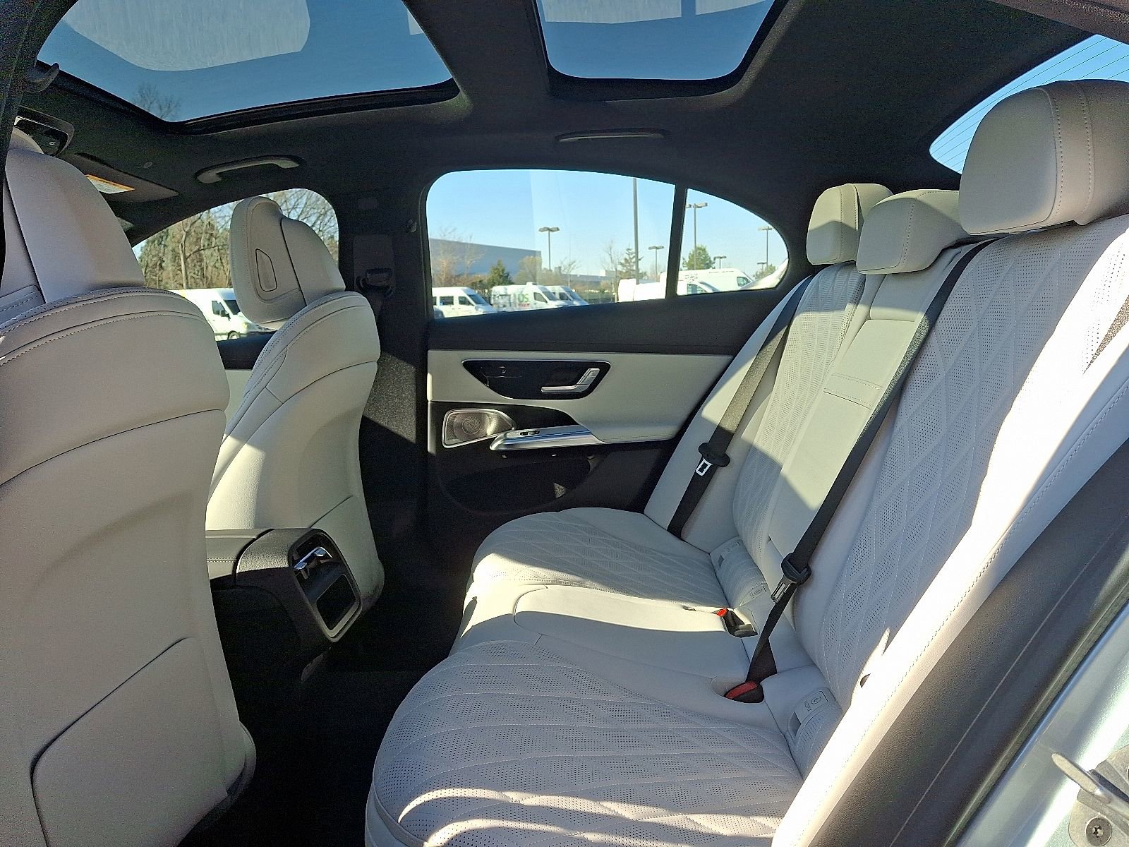 New 2026 Mercedes-Benz E 350 4MATIC Sedan image 6