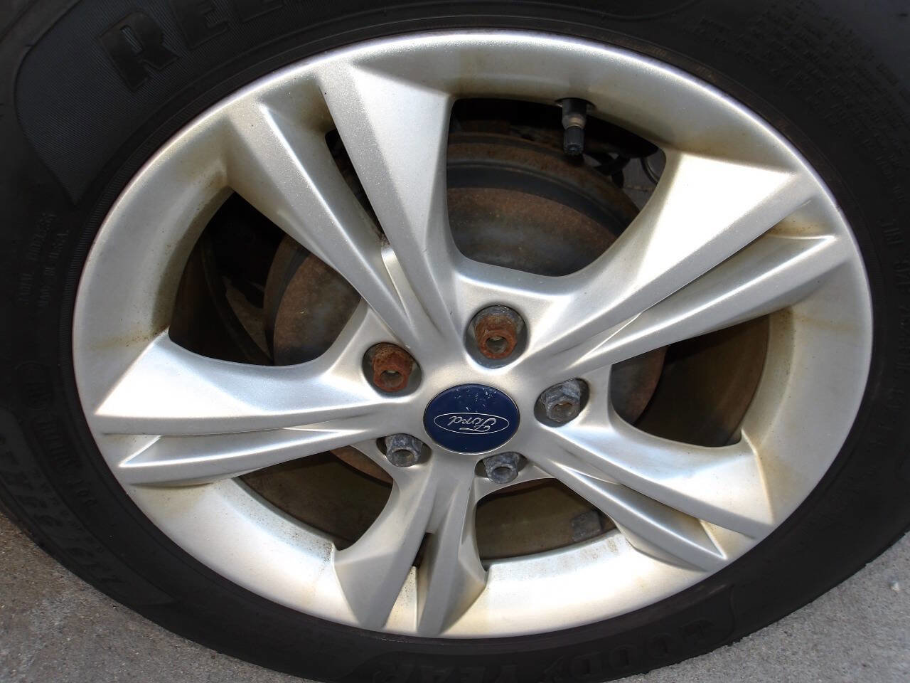 Used 2014 Ford Focus SE w/ SE Winter Package FWD image 27