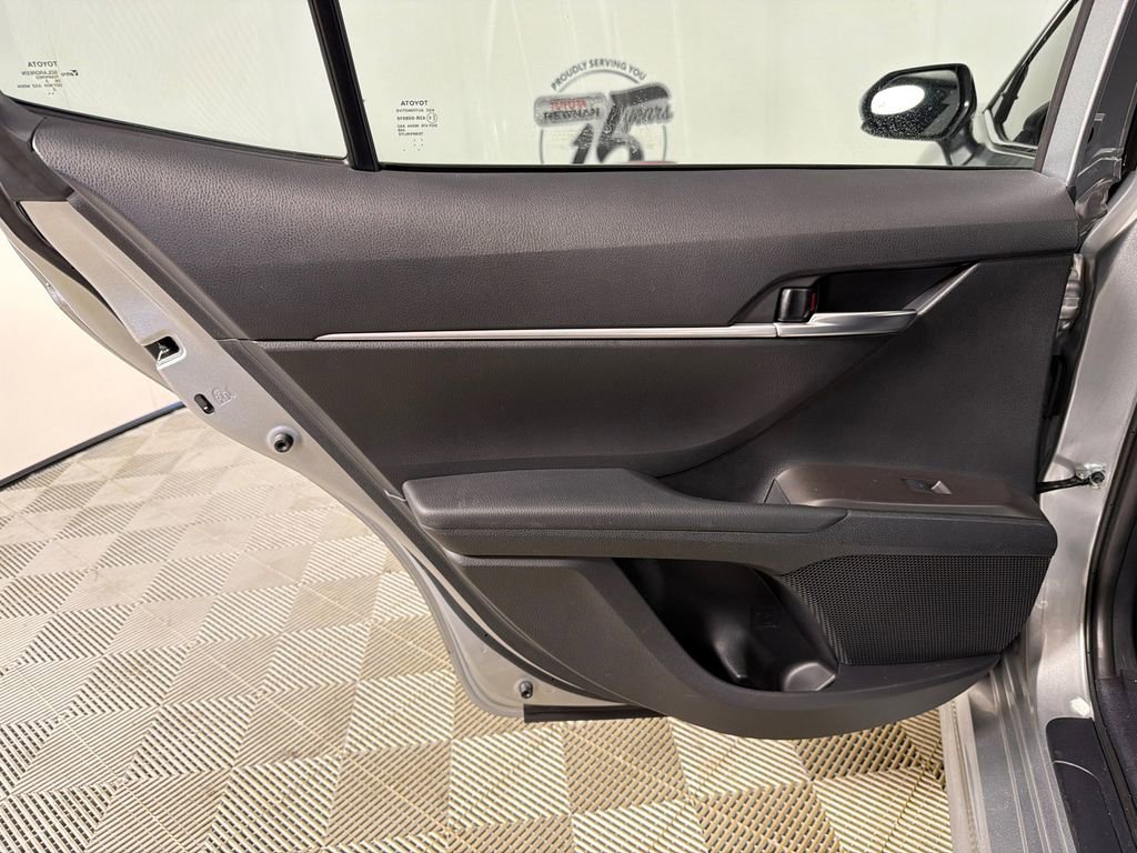 Used 2023 Toyota Camry SE image 21