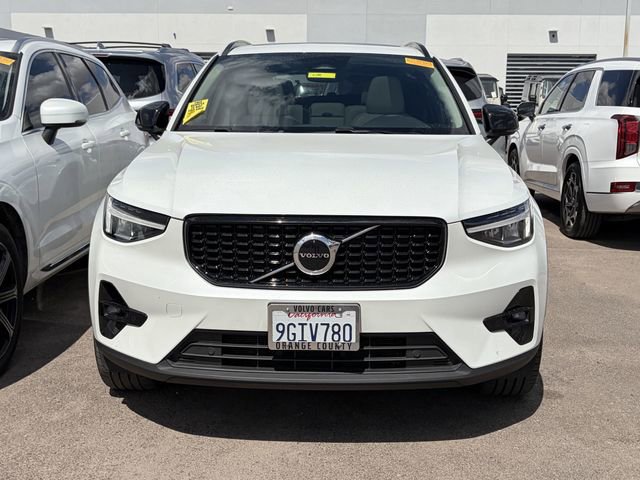 Used 2023 Volvo XC40 B5 Plus image 2