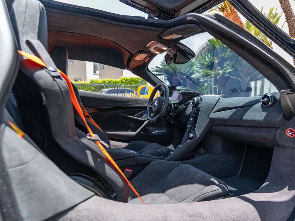 Used 2025 McLaren 750S RWD image 18