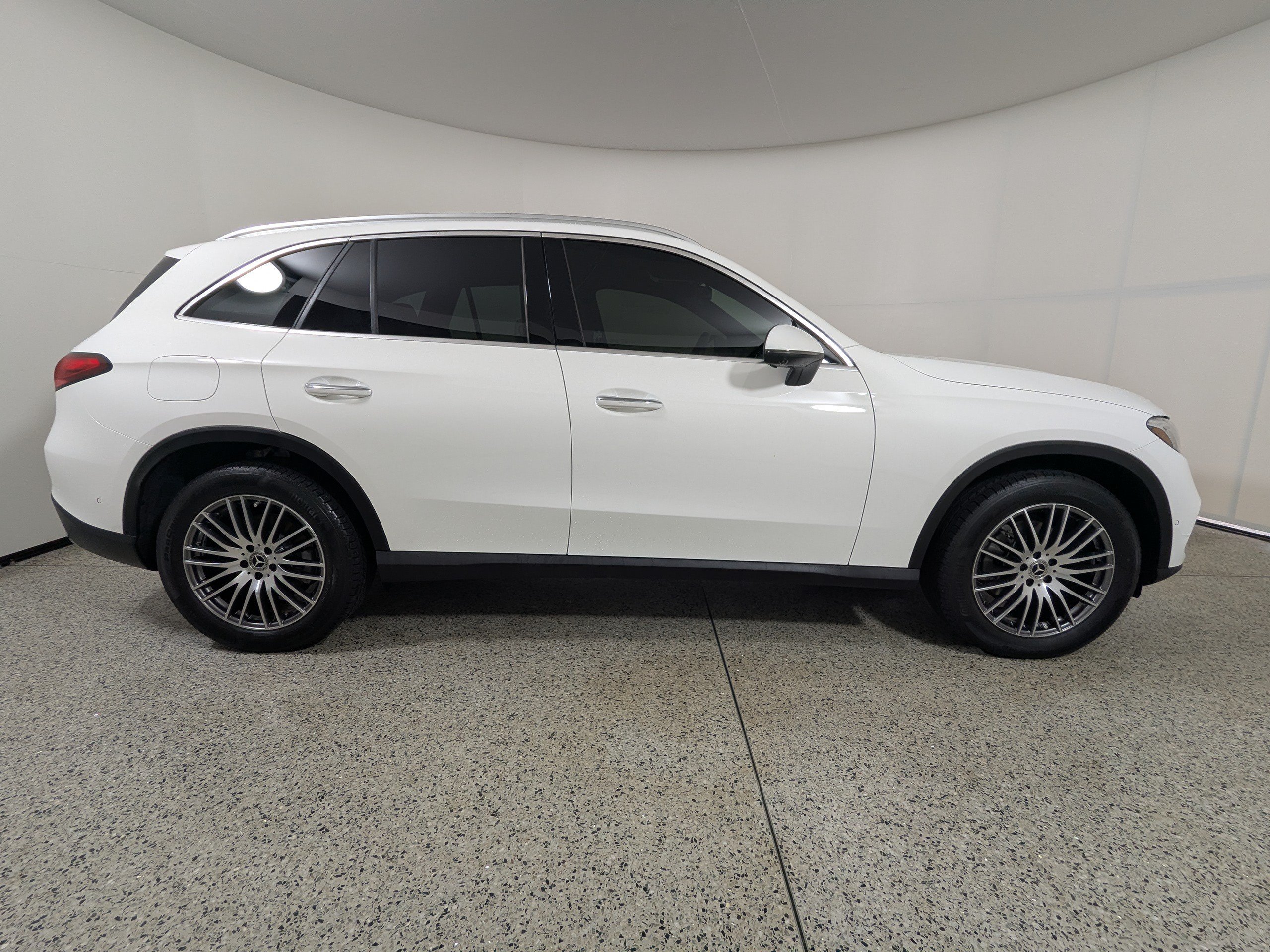 Used 2025 Mercedes-Benz GLC 300 image 8