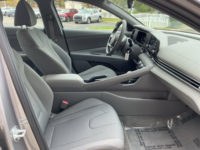 Certified 2024 Hyundai Elantra SE FWD image 38