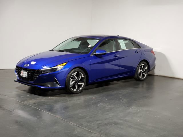Used 2022 Hyundai Elantra SEL w/ Convenience + Premium Package FWD image 5