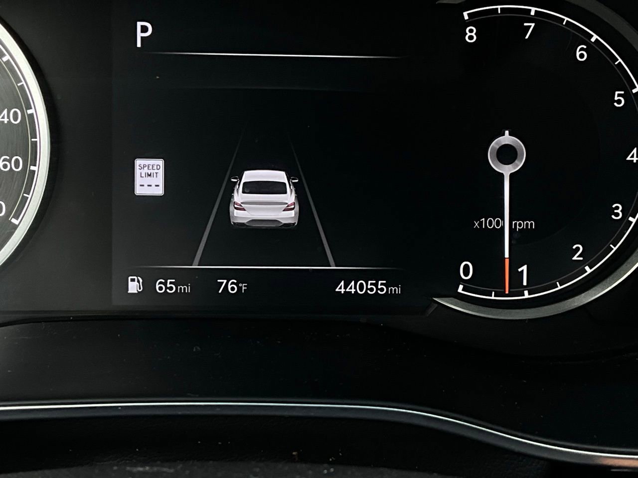 Used 2025 Genesis G70 2.5T image 40