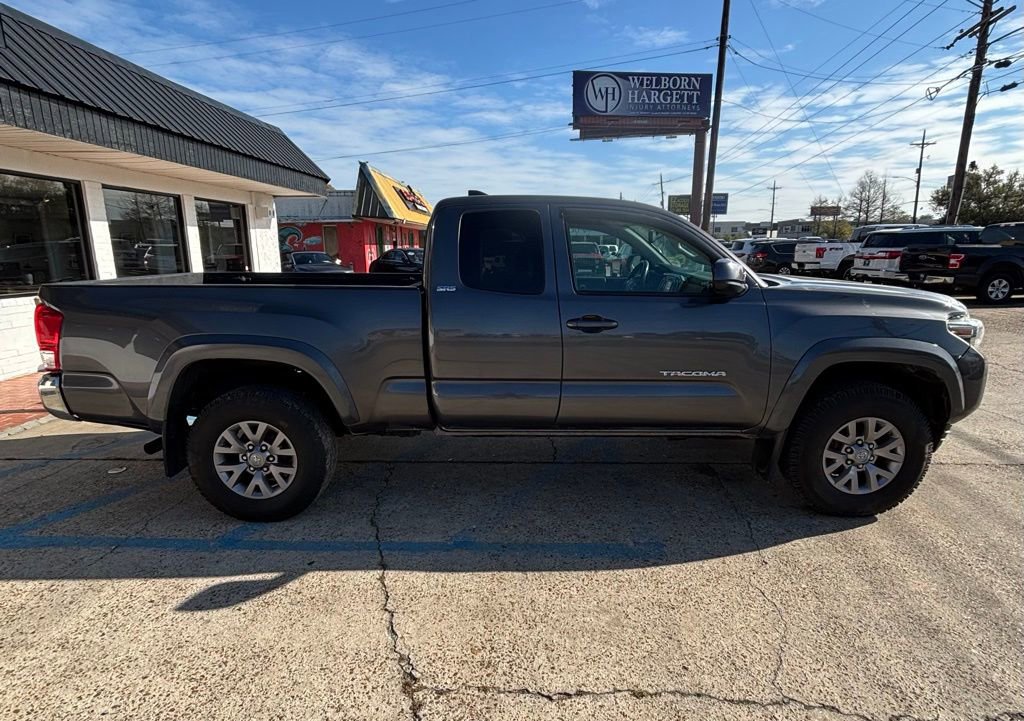 Used 2016 Toyota Tacoma SR5 w/ SR5 Appearance Package (SN) image 4