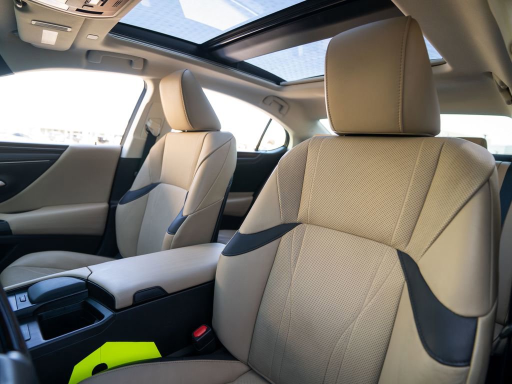 Used 2021 Lexus ES 350 w/ Accessory Package FWD image 6