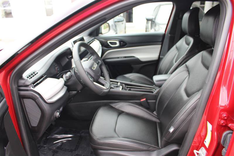 Used 2025 Jeep Compass Limited AWD/4WD image 12