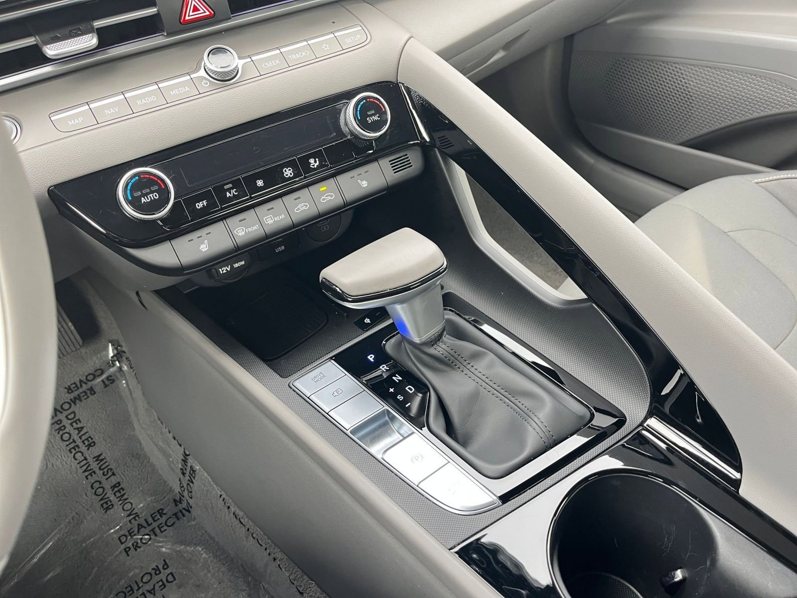 Used 2025 Hyundai Elantra SEL image 39