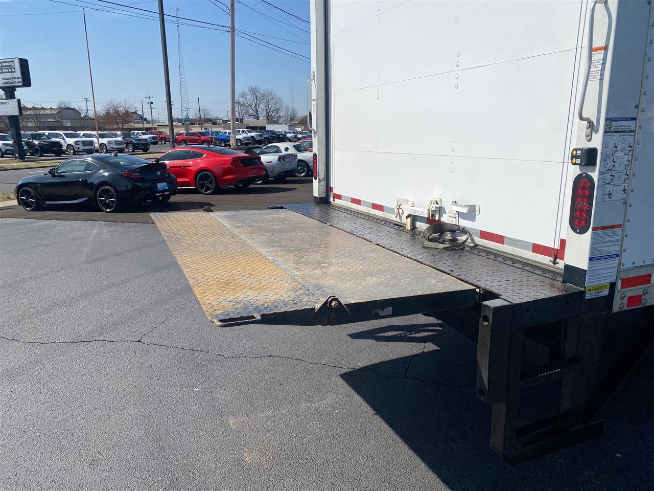 Used 2020 Isuzu NPR image 13