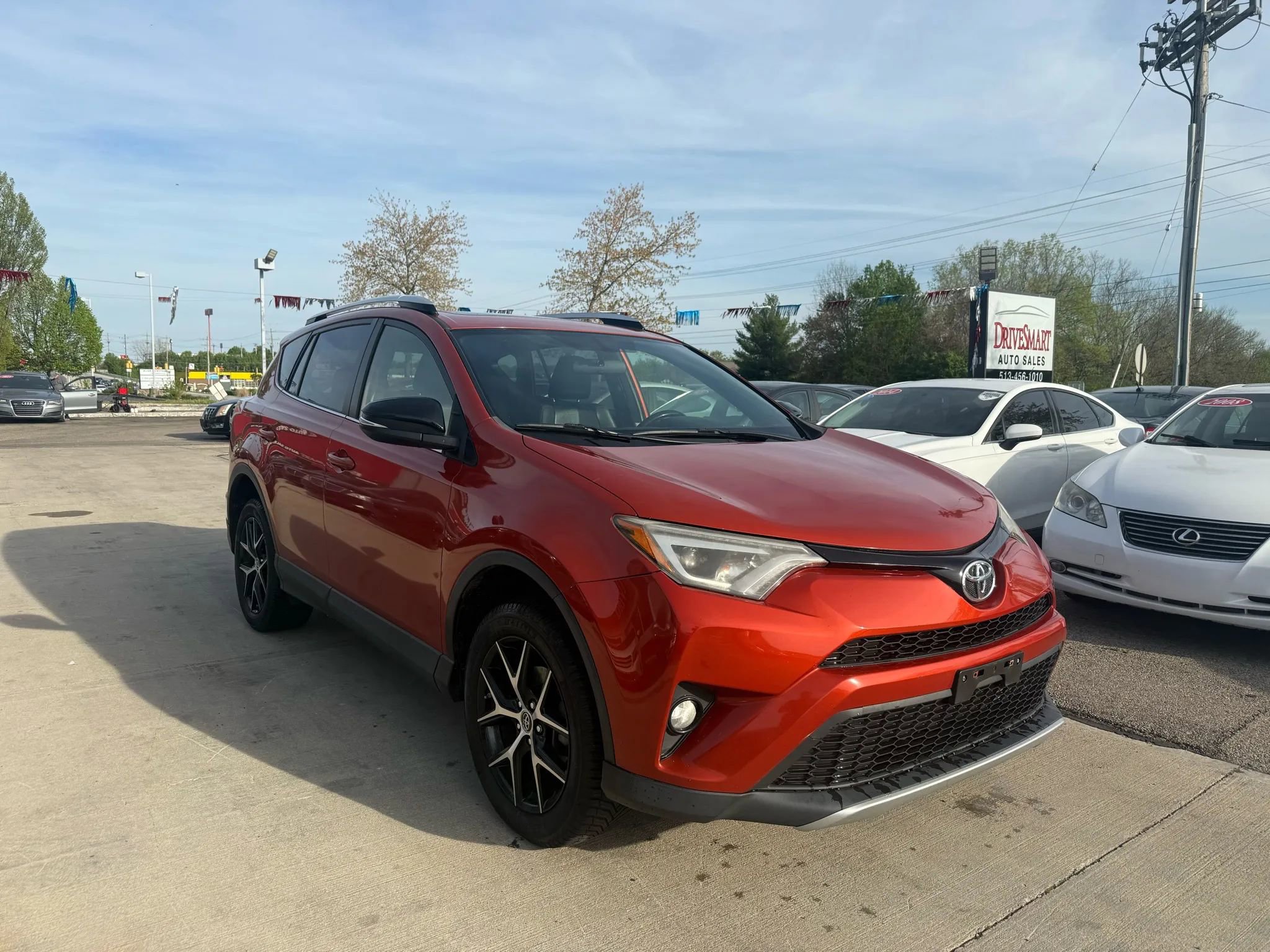 Used 2016 Toyota RAV4 SE image 2