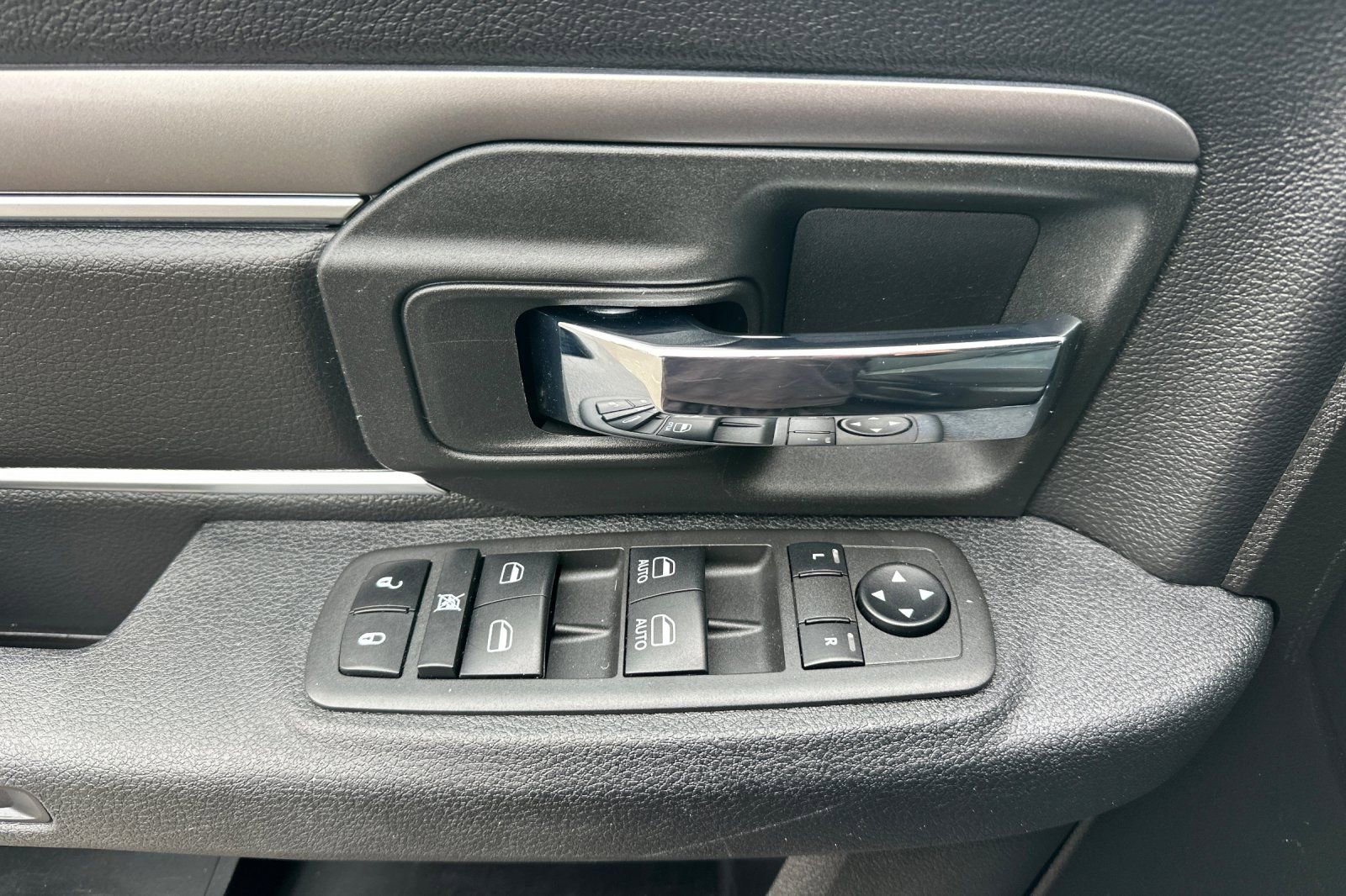 Used 2022 RAM 1500 Classic Warlock AWD/4WD image 10