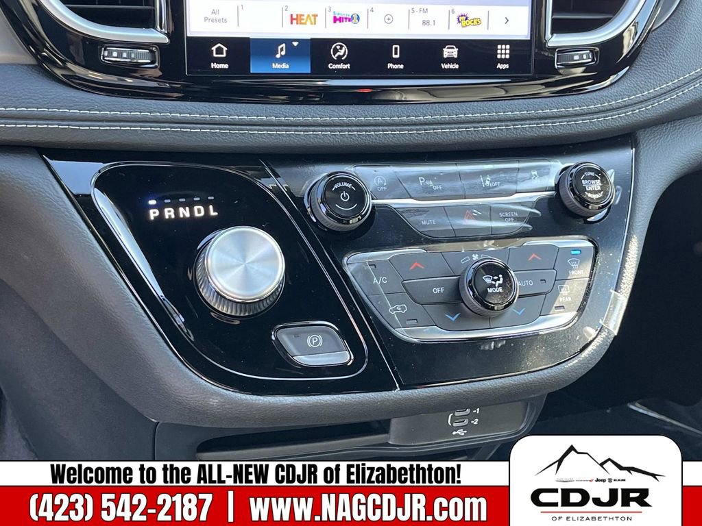 New 2026 Chrysler Pacifica Select image 26