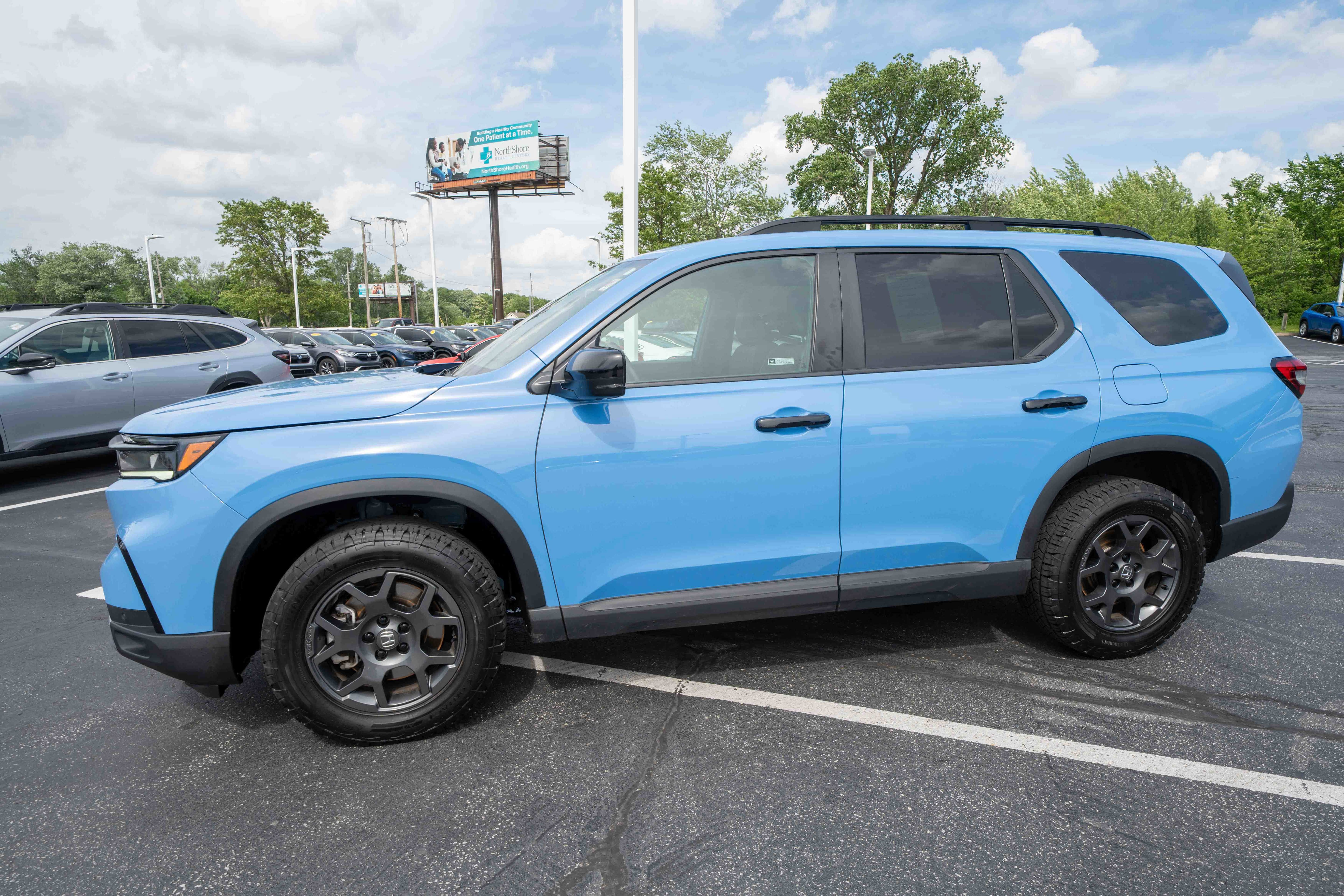 Used 2024 Honda Pilot TrailSport image 3