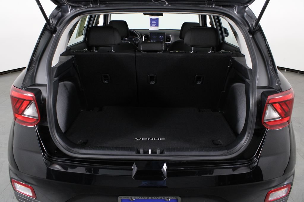 Certified 2022 Hyundai Venue SEL FWD image 18