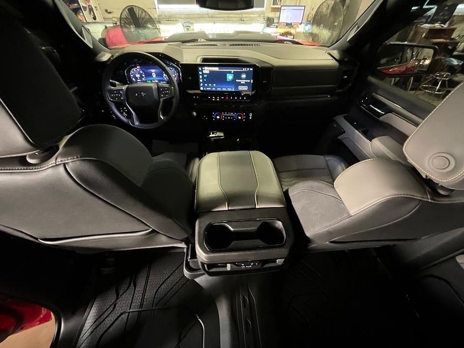 Used 2025 Chevrolet Silverado 1500 ZR2 w/ Dark Appearance Package image 4