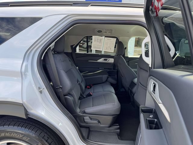 Used 2026 Ford Explorer Active AWD/4WD image 12