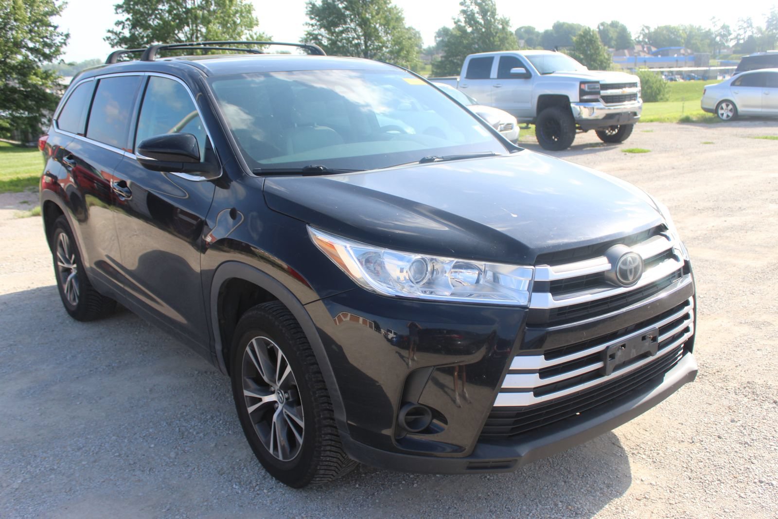 Used 2017 Toyota Highlander LE w/ Carpet Mat Package FWD image 8