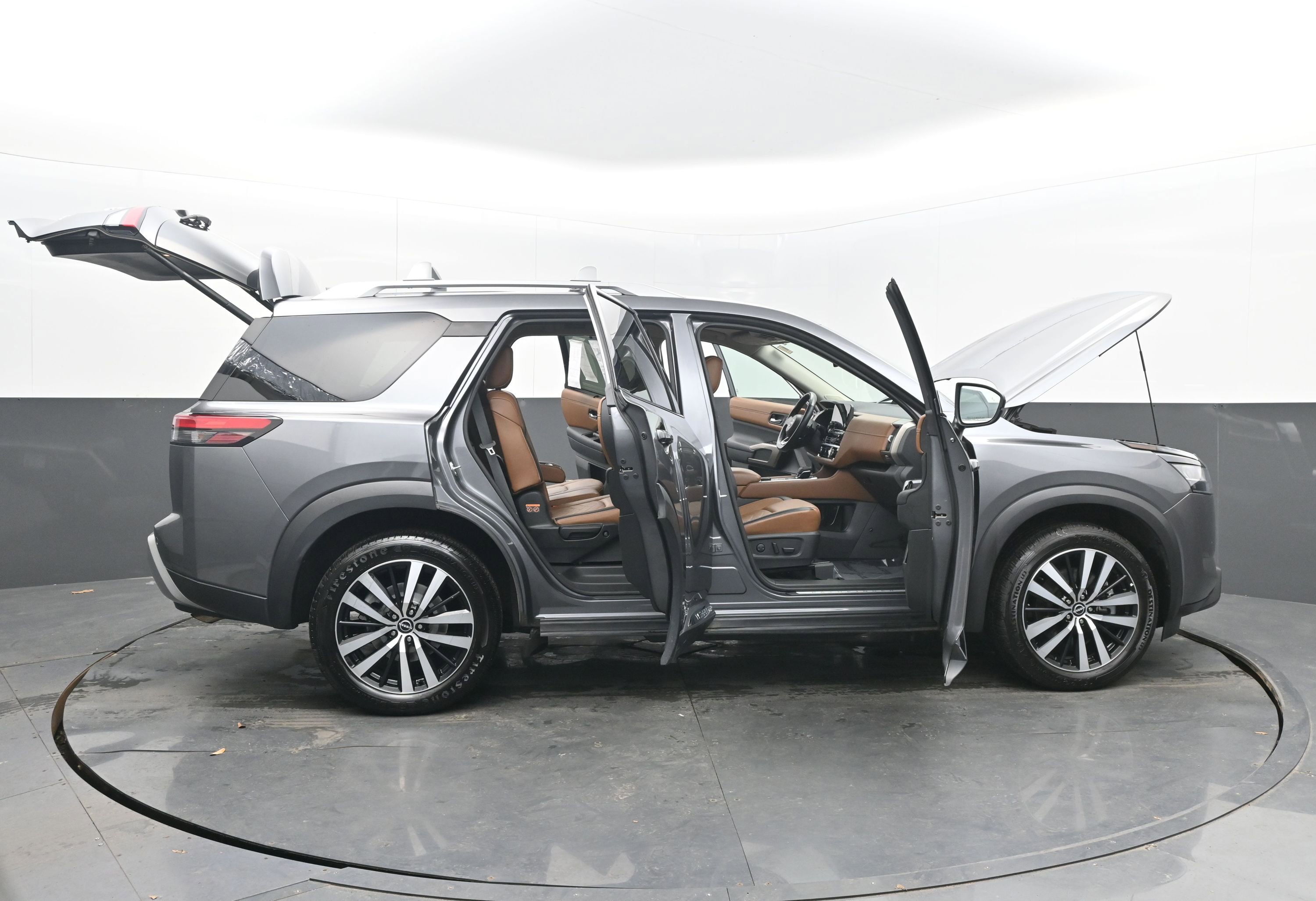 Used 2023 Nissan Pathfinder Platinum w/ Cargo Package image 45
