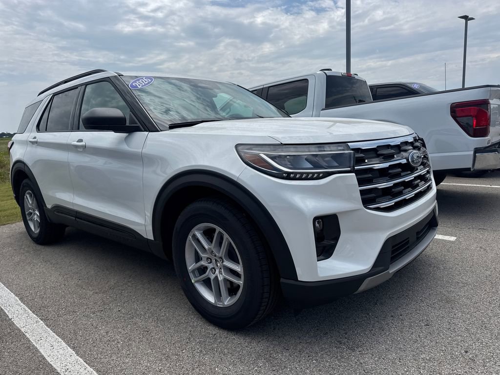 New 2026 Ford Explorer Active RWD image 3