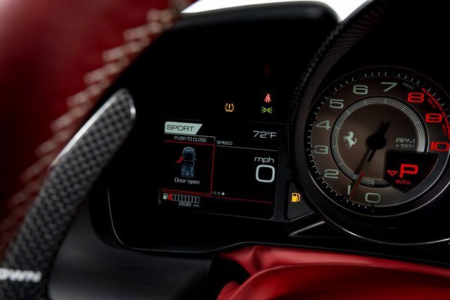 Used 2022 Ferrari F8 Tributo image 32