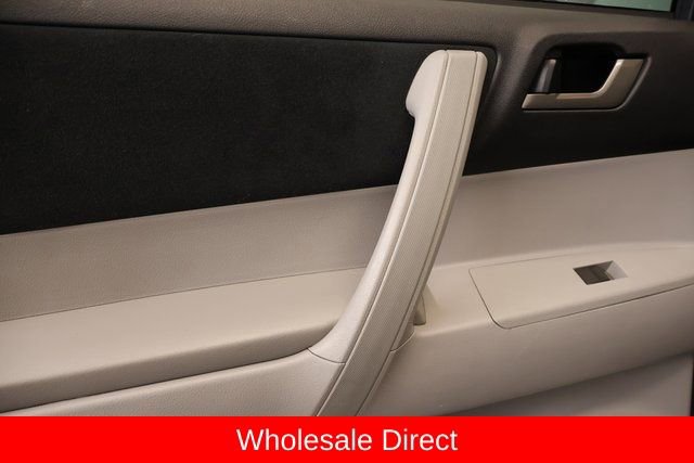 Used 2012 Toyota Highlander 4WD w/ Tech Pkg image 27