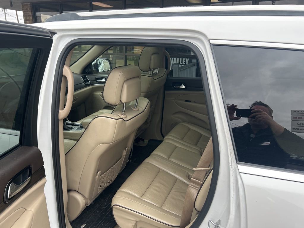 Used 2019 Jeep Grand Cherokee Overland AWD/4WD image 11