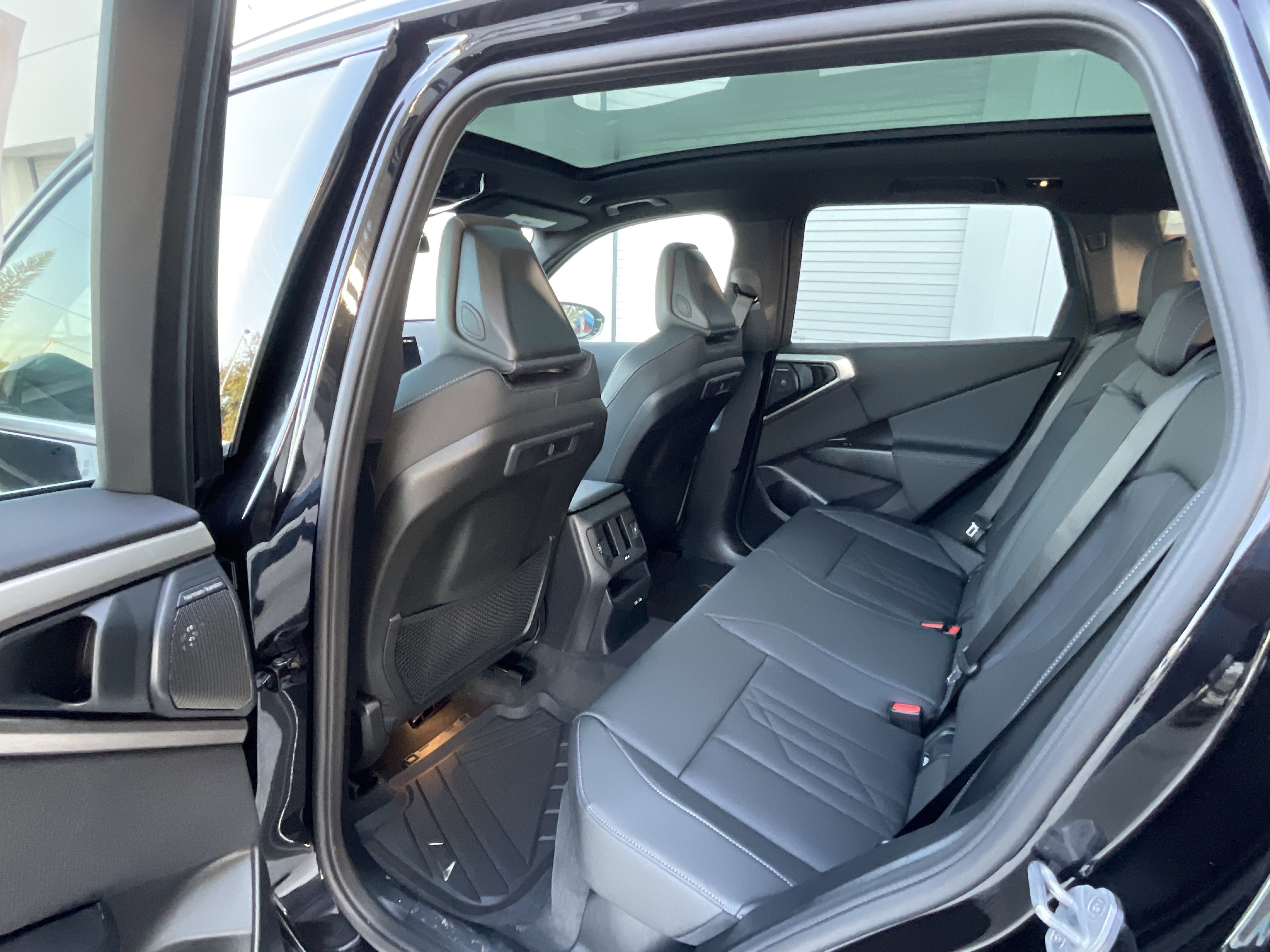 New 2025 BMW X3 xDrive30i w/ Convenience Package image 23