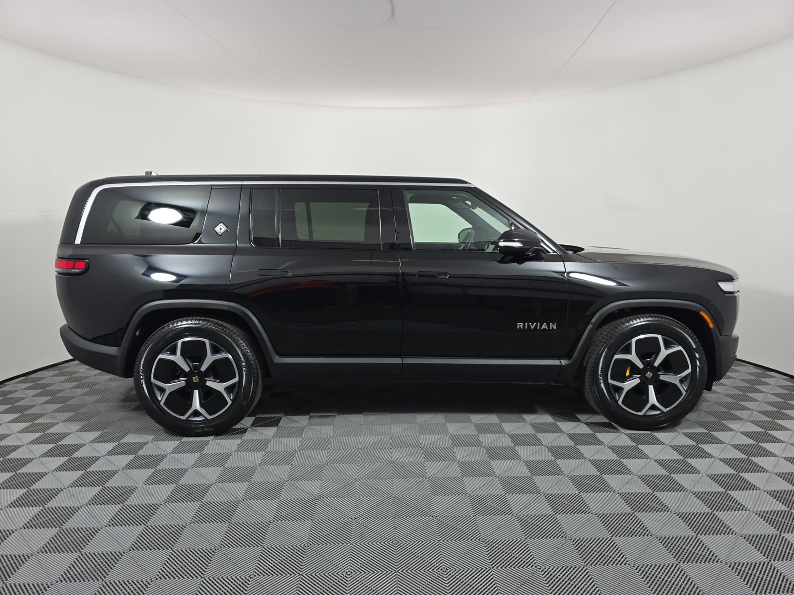 Used 2023 Rivian R1S Adventure Quad AWD/4WD image 6