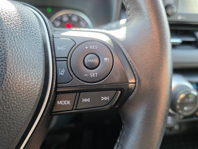 Used 2022 Toyota RAV4 XLE Premium image 24