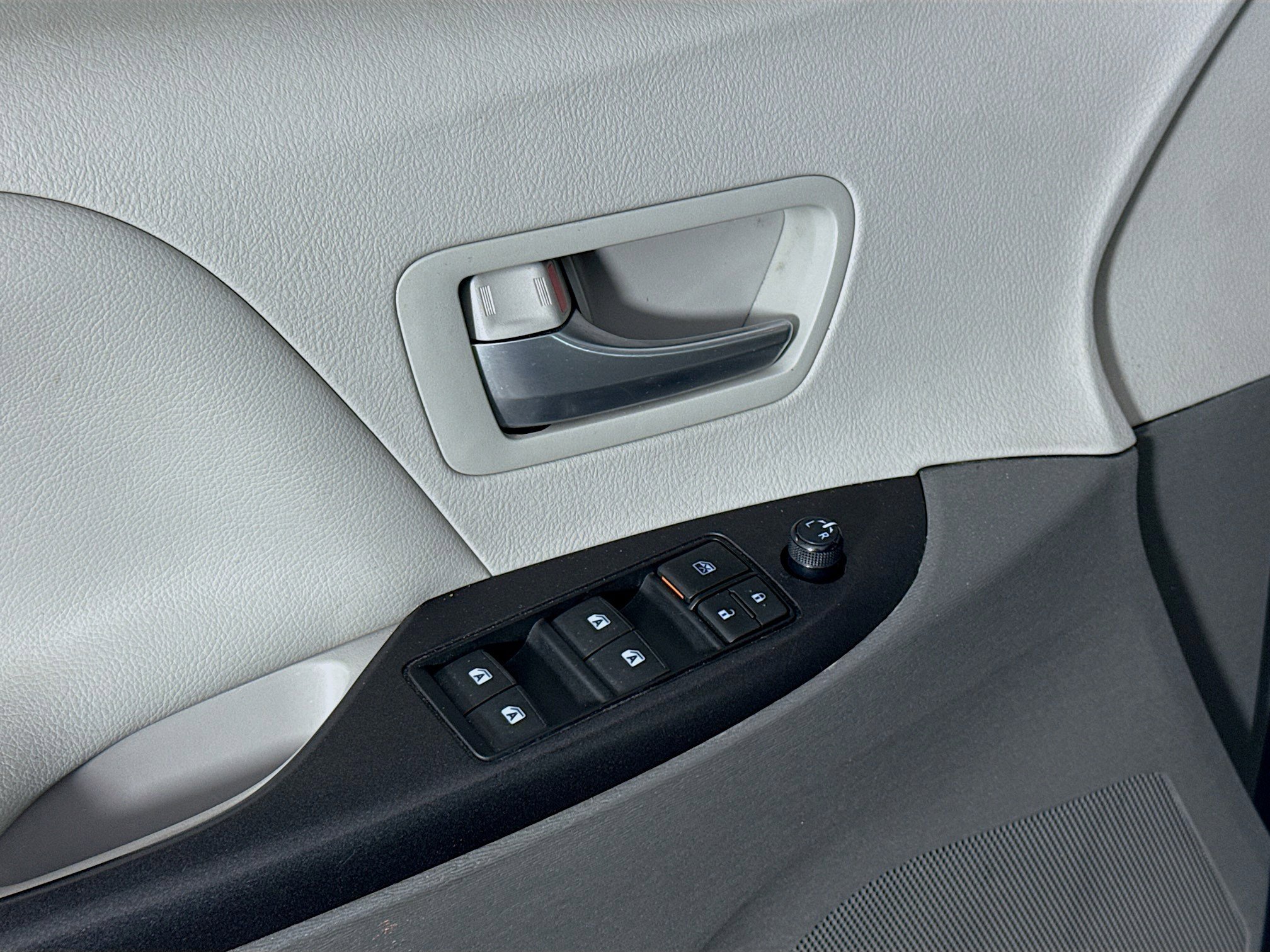 Used 2017 Toyota Sienna LE image 23