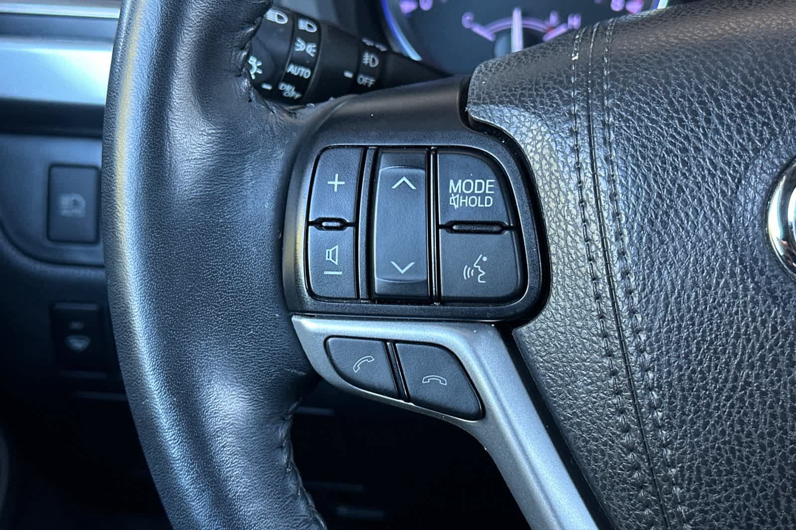 Used 2019 Toyota Highlander XLE AWD/4WD image 27